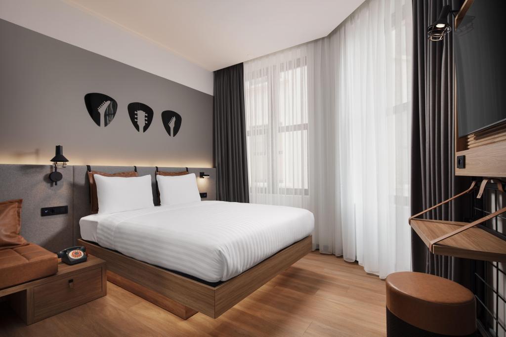 Moxy Istanbul Taksim by Marriott Bonvoy — 10