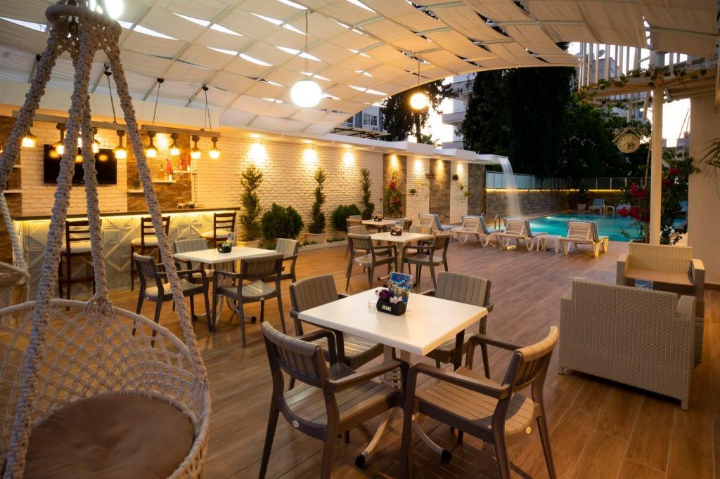 Othello Hotel — 4