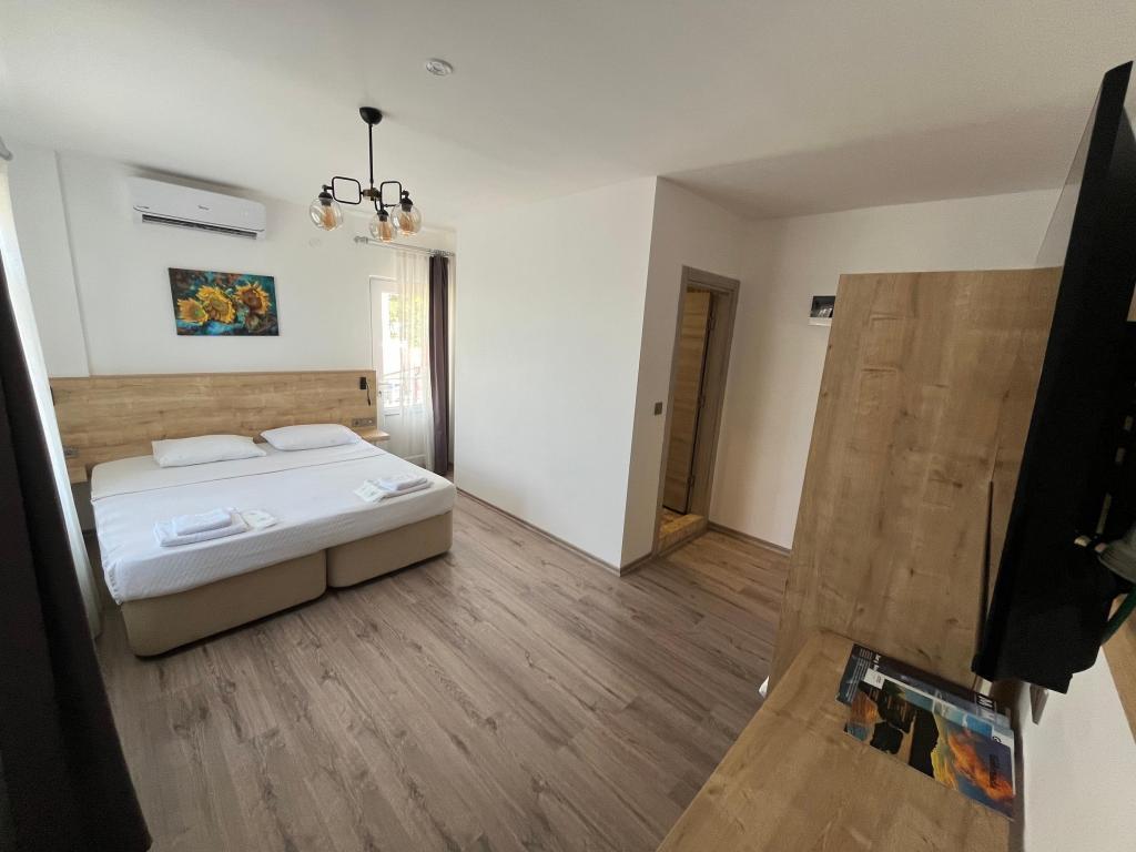 Parli Hotel — 7