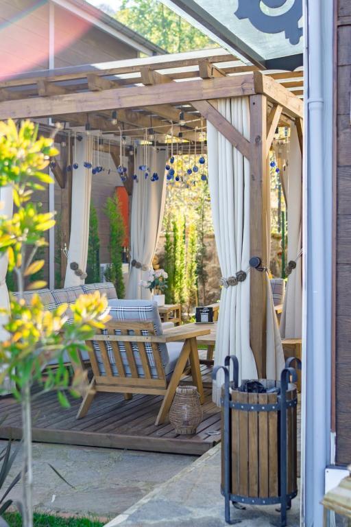 Poison Garden Suite & SPA — 2
