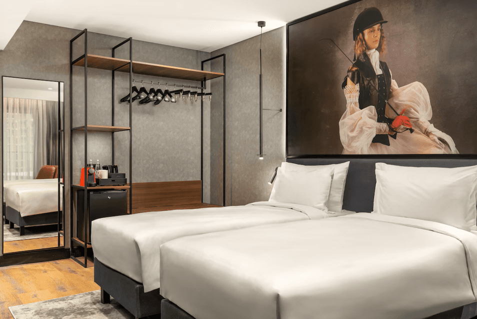 Radisson RED İzmir Point Bornova — 9