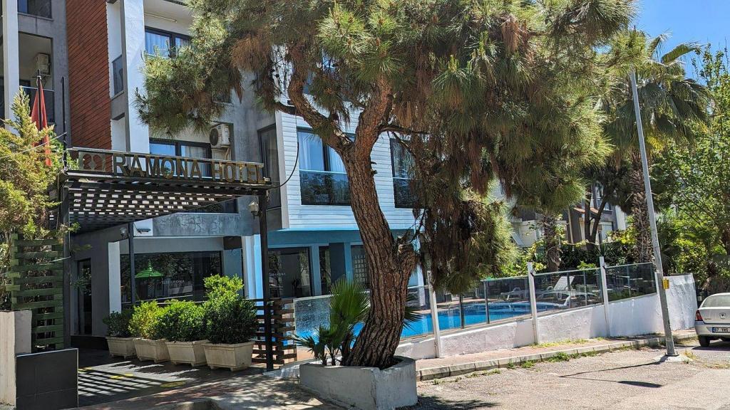 Ramona Lara Hotel