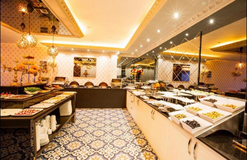 Real King Suite Hotel — 3