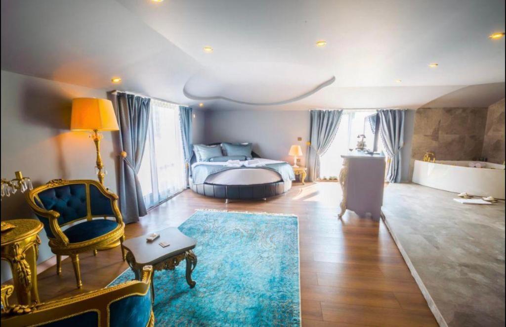 Real King Suite Hotel — 4