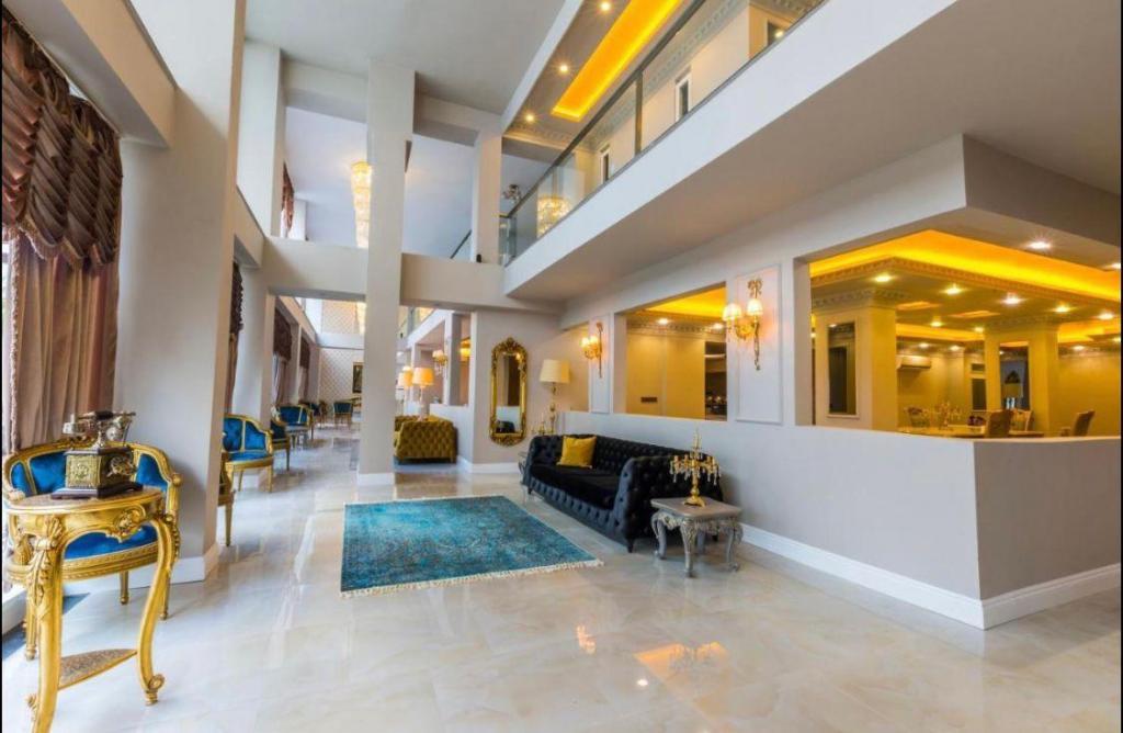 Real King Suite Hotel — 10