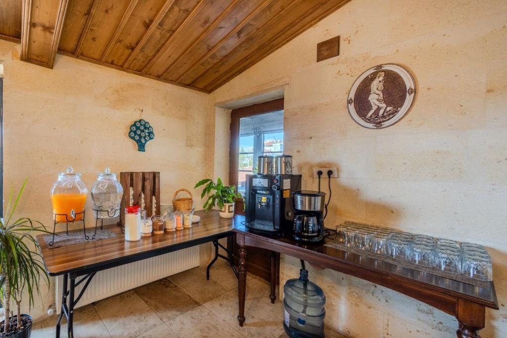 Rocca Stone House — 9