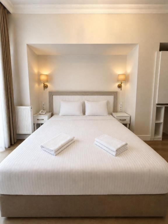 Royal Garden Suite and Hotel — 2
