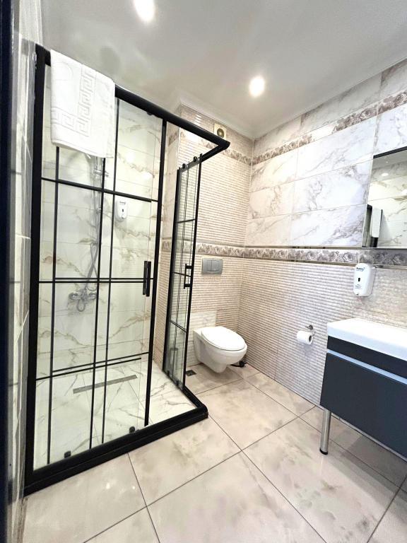 Royal Garden Suite and Hotel — 9
