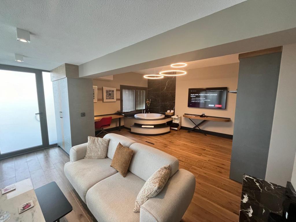 Rudis Otel — 4