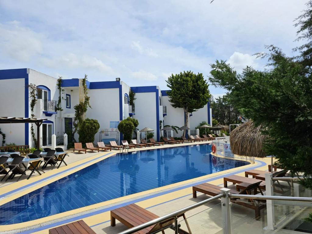 Serpina Hotel Gümbet +16 — 8