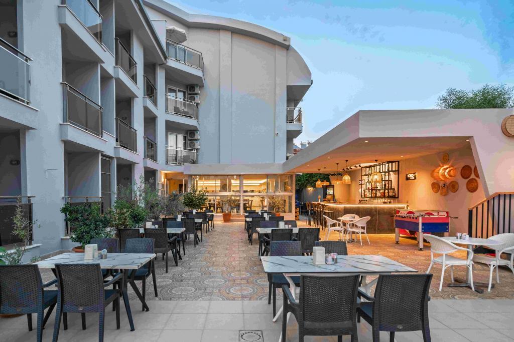 Side A Hotel — 10
