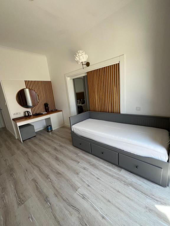 Small Beach Hotel — 7