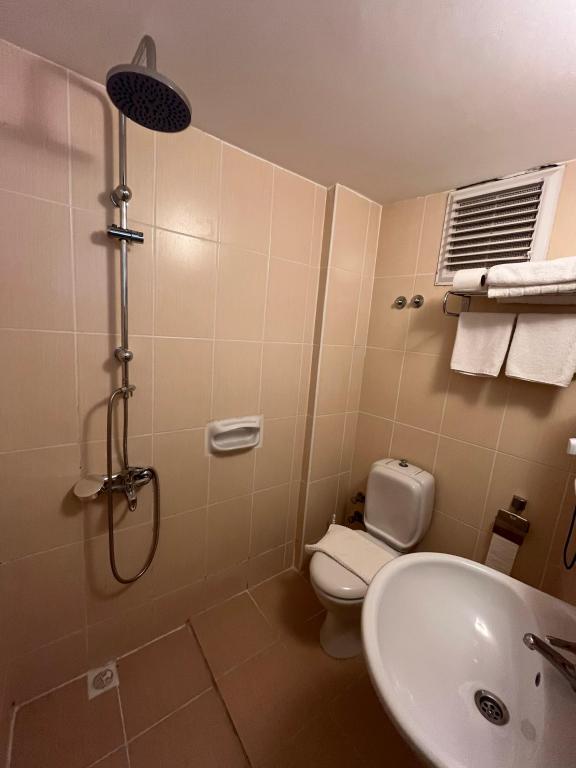 Status Hotel — 9