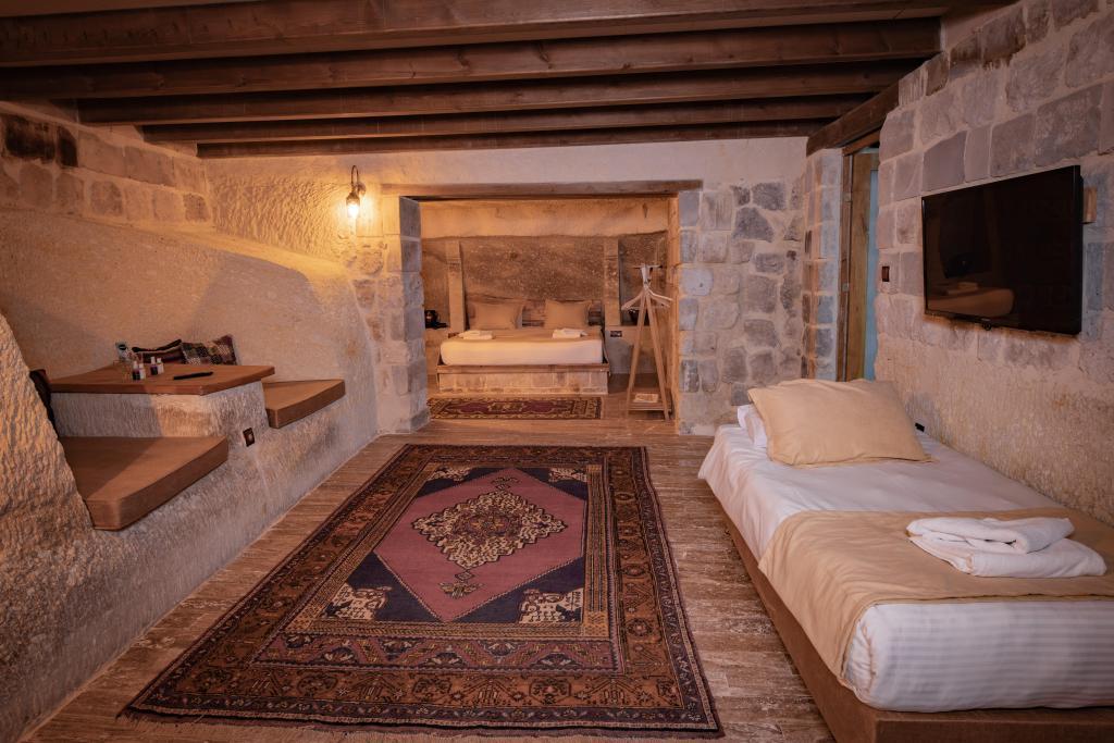 Sur Cave Suites — 8