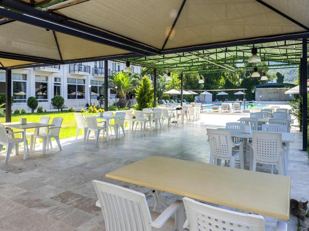 Tal Beach Hotel — 4