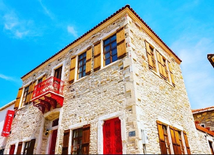 Del Pasado Yeni Foça