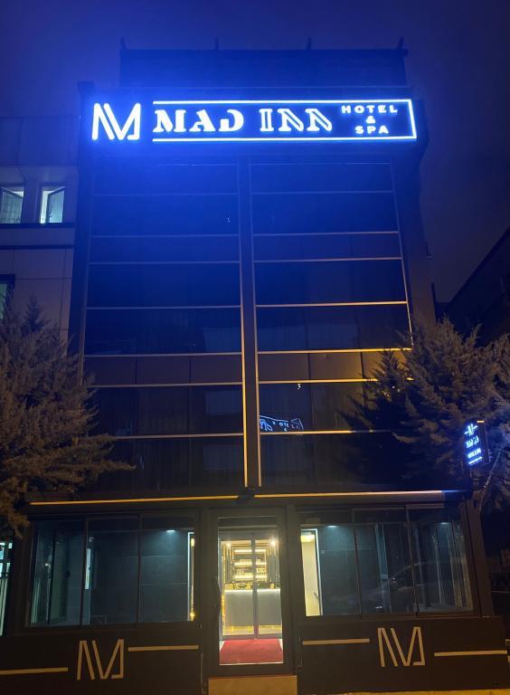Mad Inn Hotel