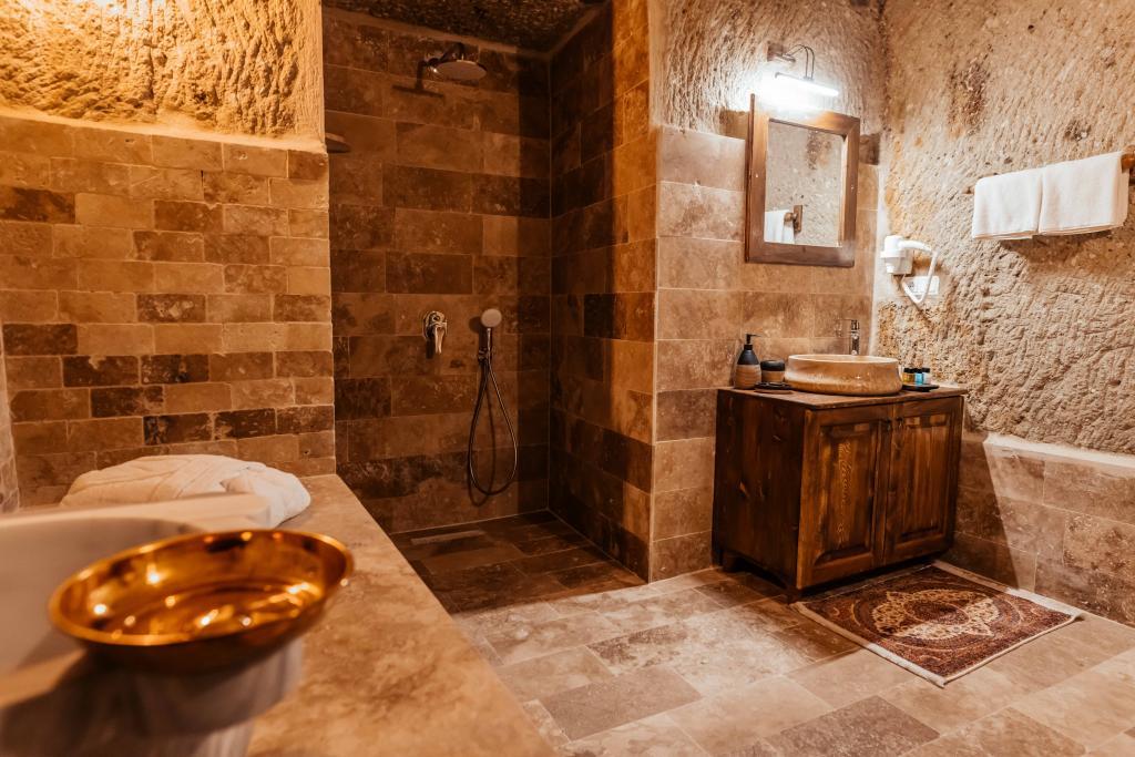 Bayar Cave Suites — 5