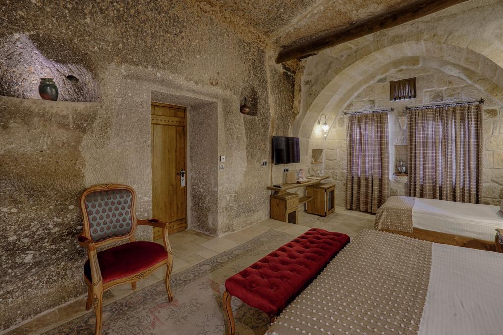 Hera Cave Suites — 7