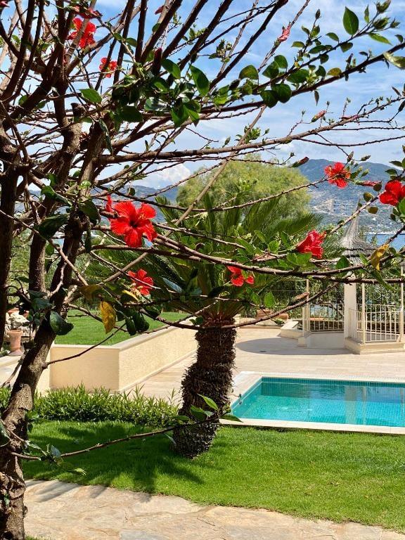 The Farrys Hotel and Beach Club — 8