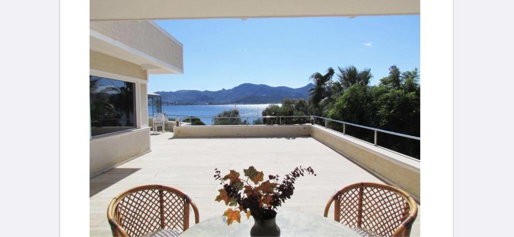 The Farrys Hotel and Beach Club — 2
