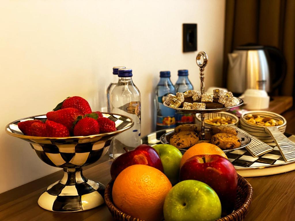 Weingart Hotel — 3