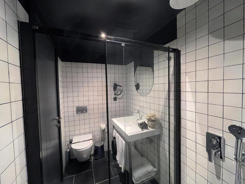 Weingart Hotel — 7