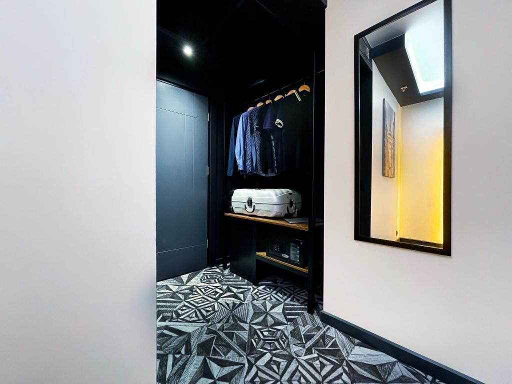 Weingart Hotel — 10