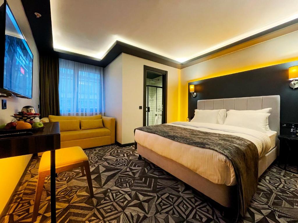 Weingart Hotel — 4