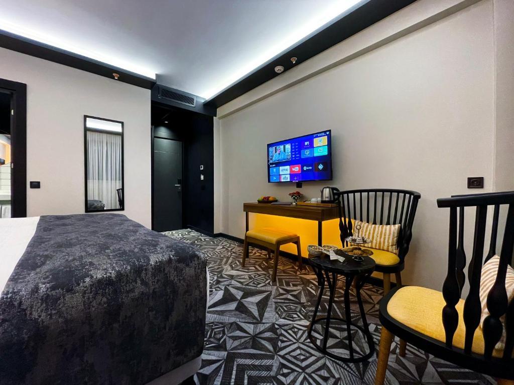 Weingart Hotel — 8