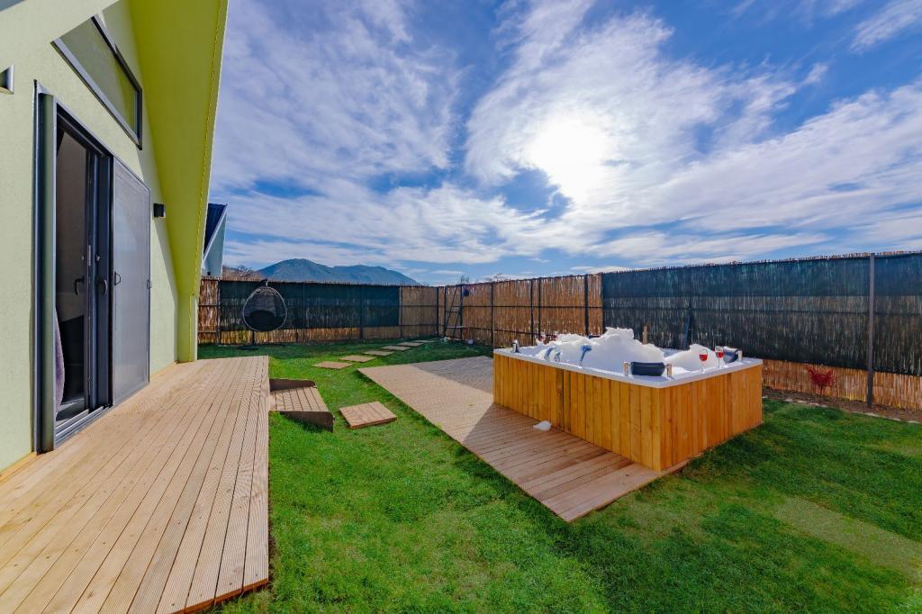 Reis Suites — 6