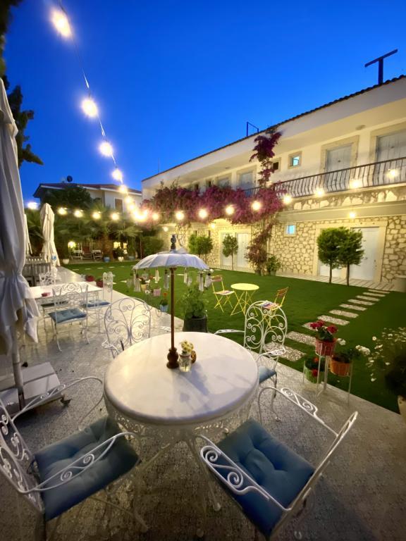 Alasonya Alaçatı by La Mira — 2