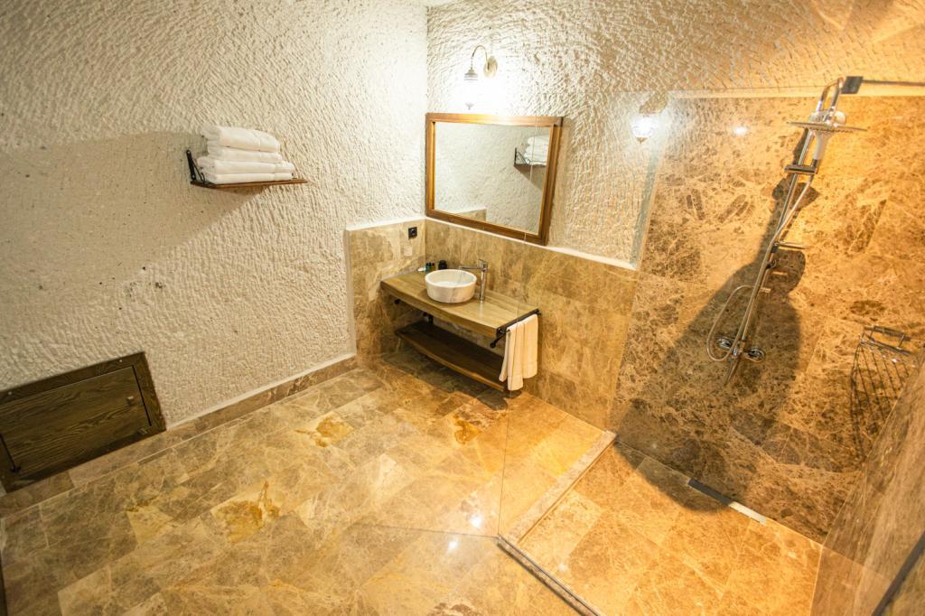 Majestic Cave House — 6