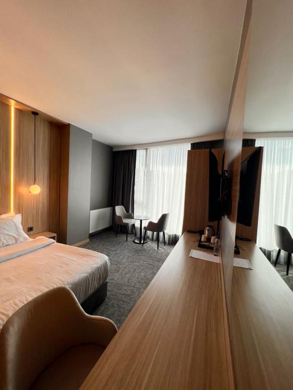 Royal Mass Airport Business Hotel — 4