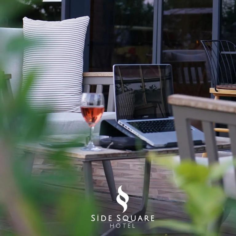 Side Square Hotel +16 — 3