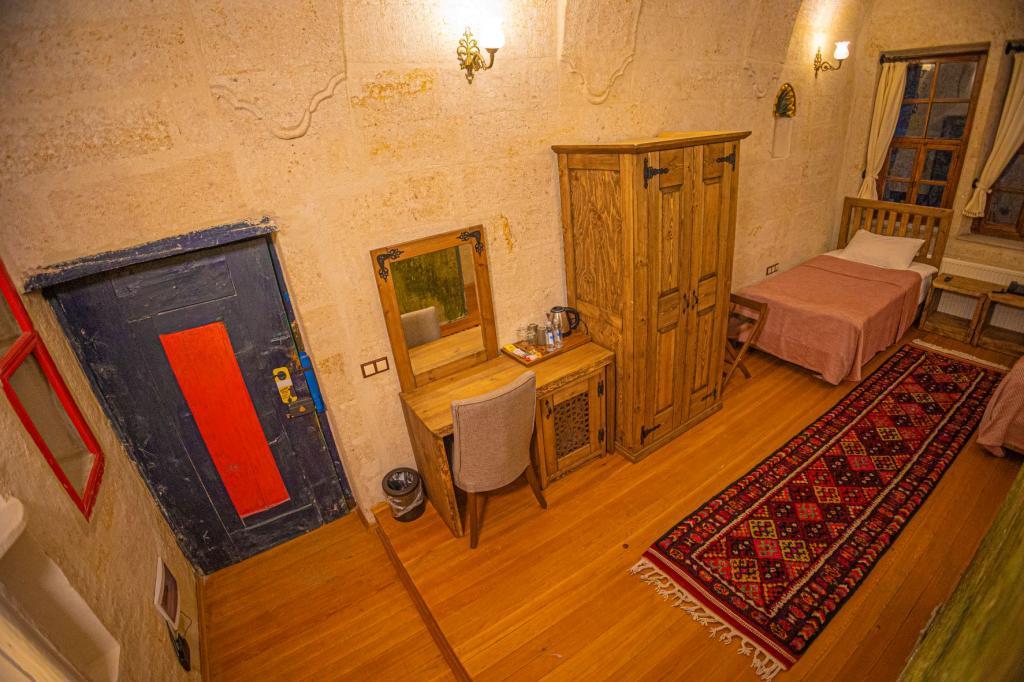 Pietra Cave Suites — 10