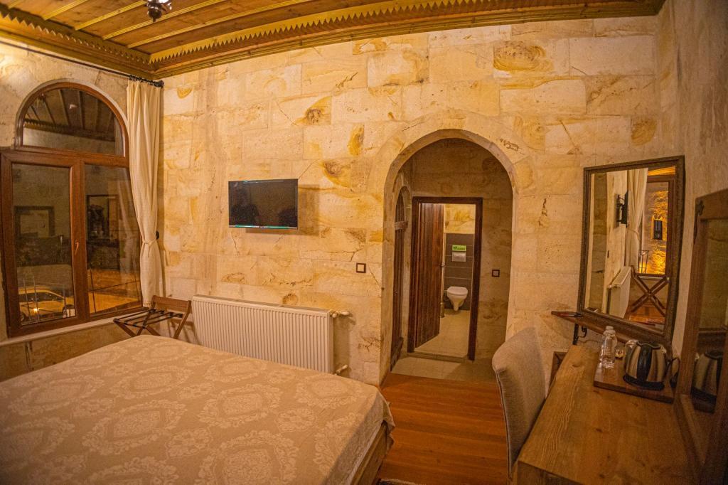 Pietra Cave Suites — 5