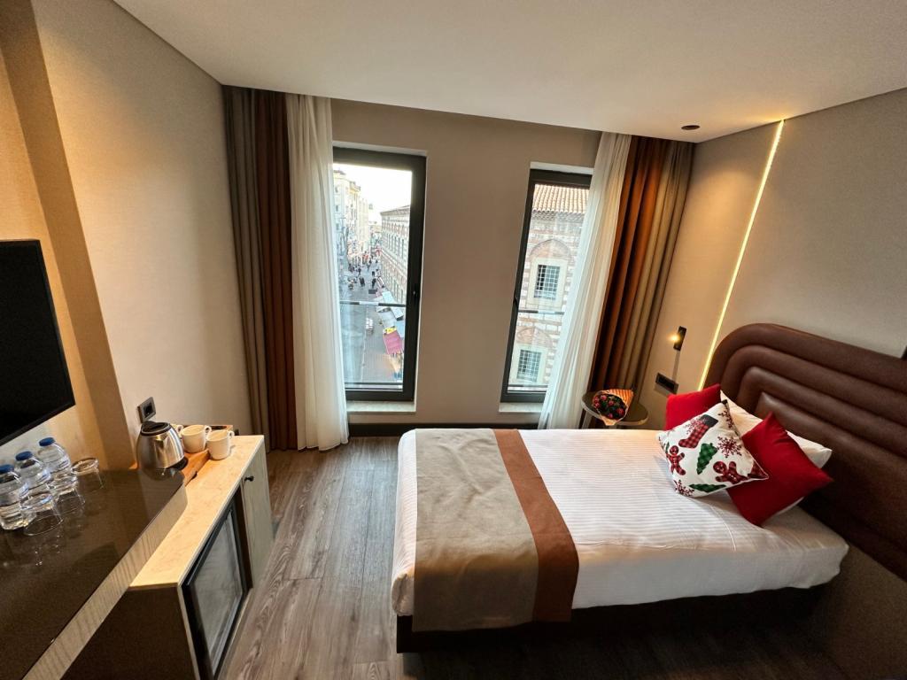 Edition Old City Hotel — 10