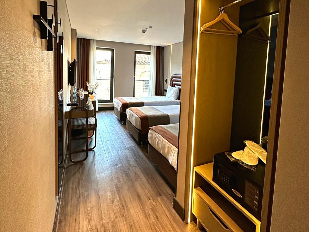 Edition Old City Hotel — 4