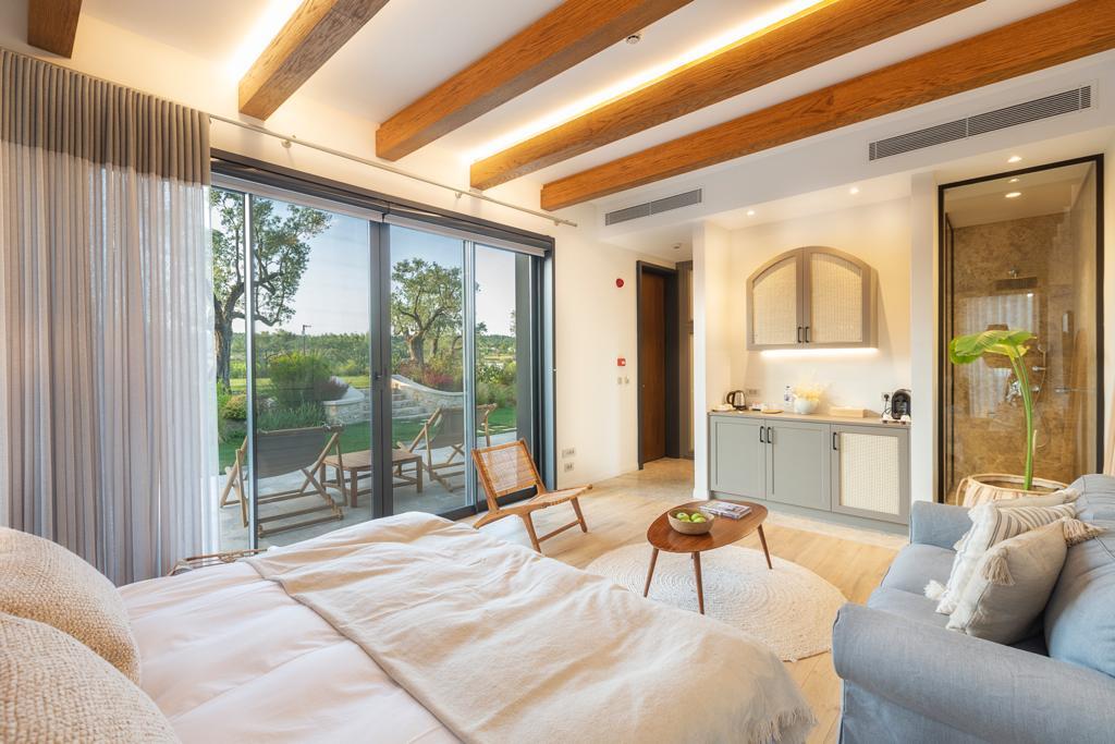 Teruar Urla — 4