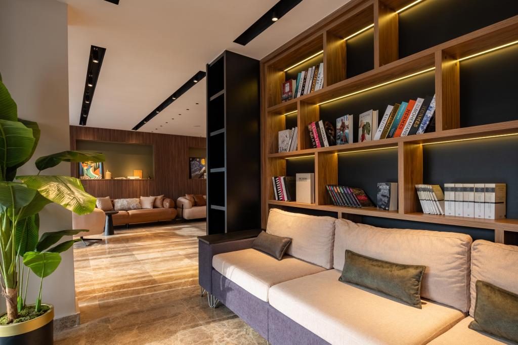 Fly Point Hotel — 2