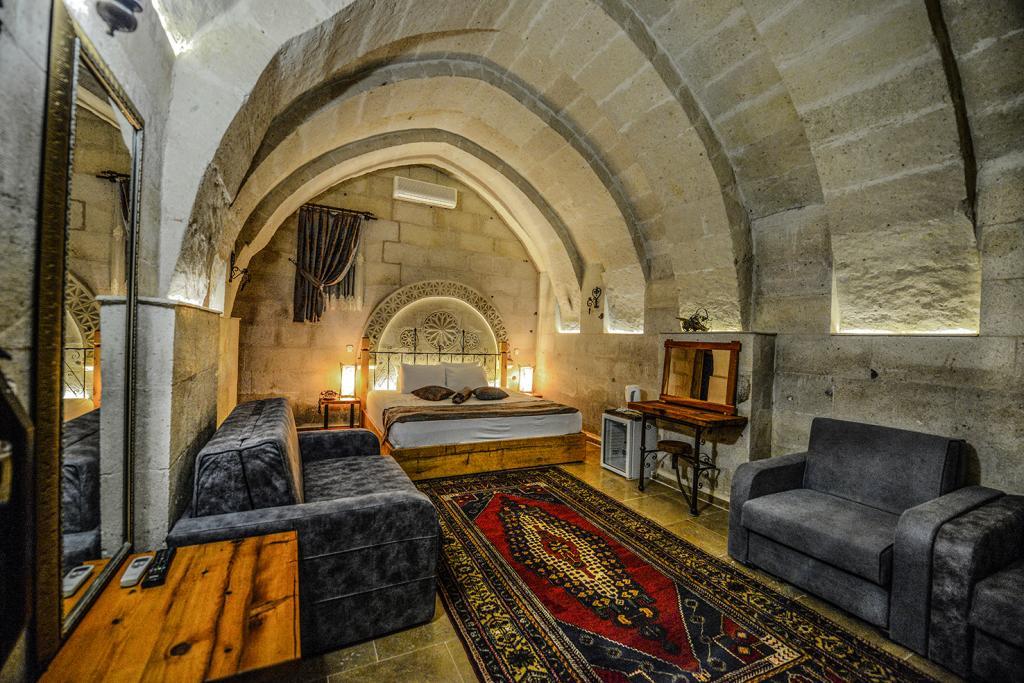Roma Cave Suite — 3