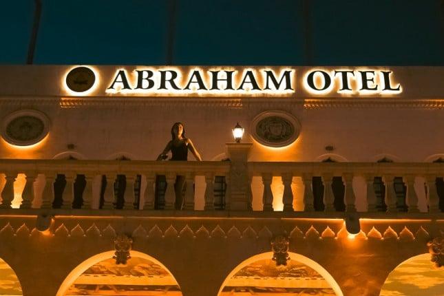 Abraham Otel — 5