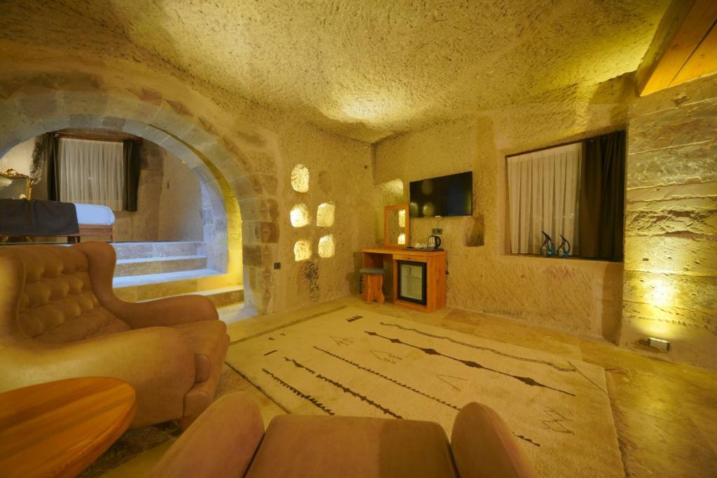 Secret Hill Cave Suites — 6