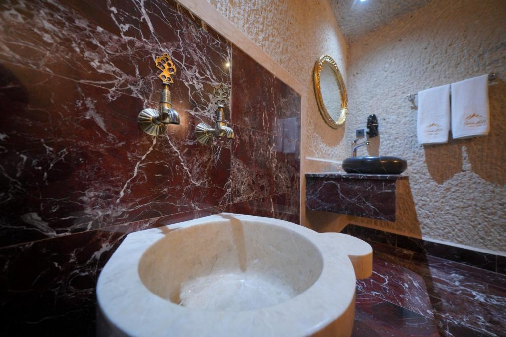 Secret Hill Cave Suites — 9