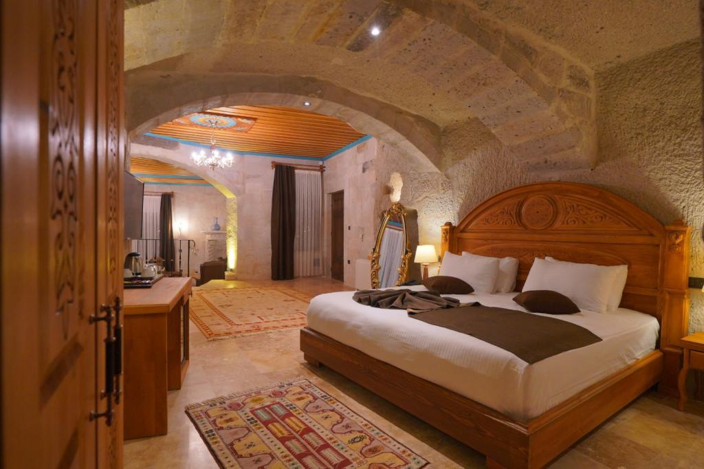 Secret Hill Cave Suites — 8