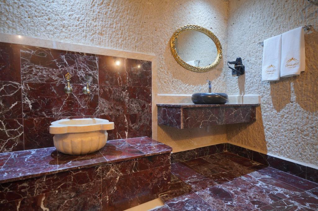 Secret Hill Cave Suites — 7
