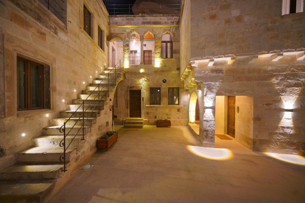 Secret Hill Cave Suites — 2