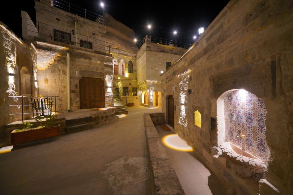 Secret Hill Cave Suites — 4