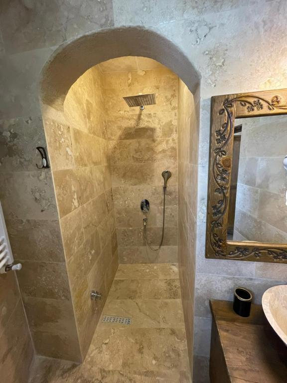 Bella Vista Stone House — 6